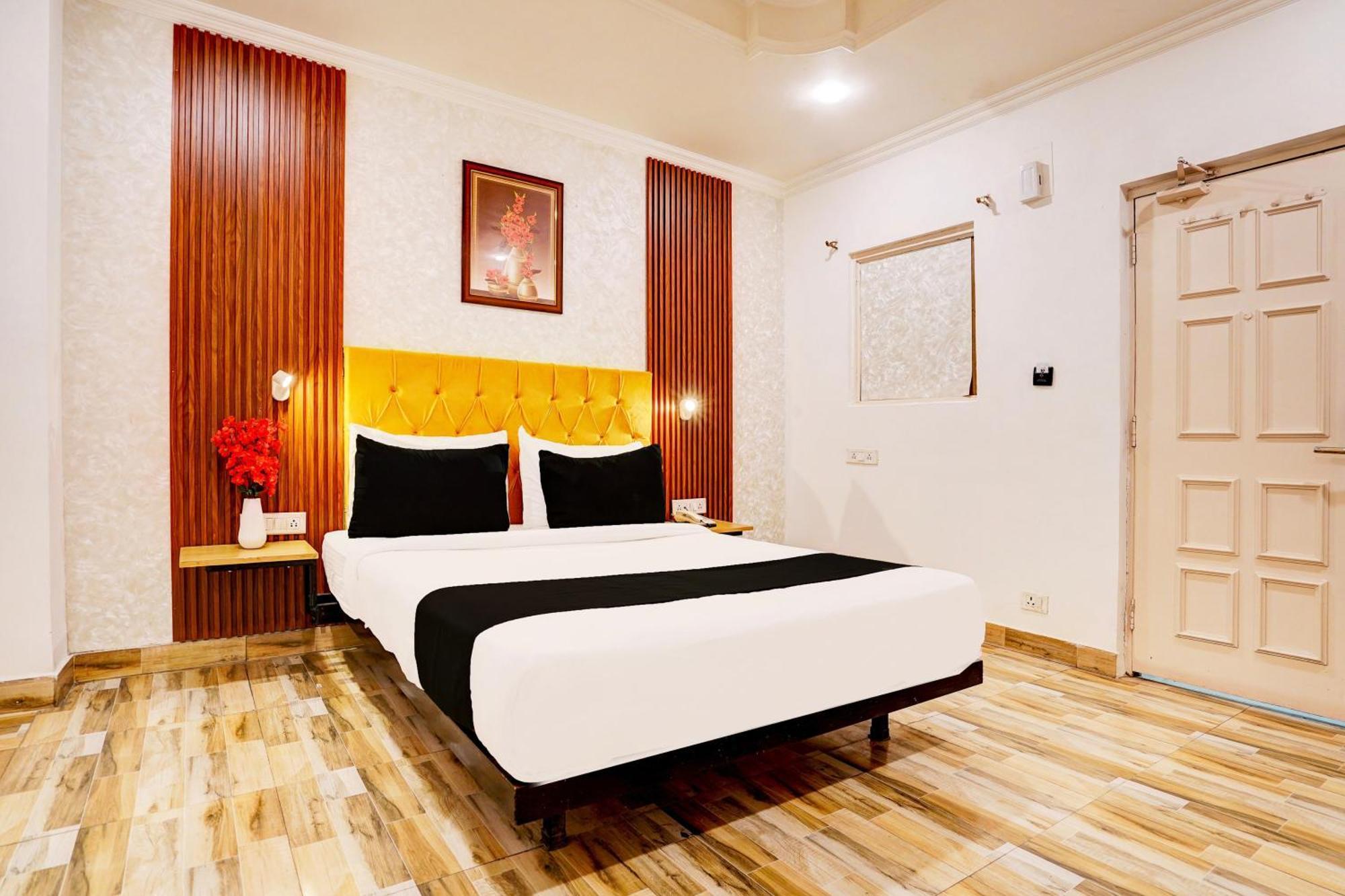 Super Townhouse Jageer Palace Near Mayapuri Chowk Нью-Делі Екстер'єр фото