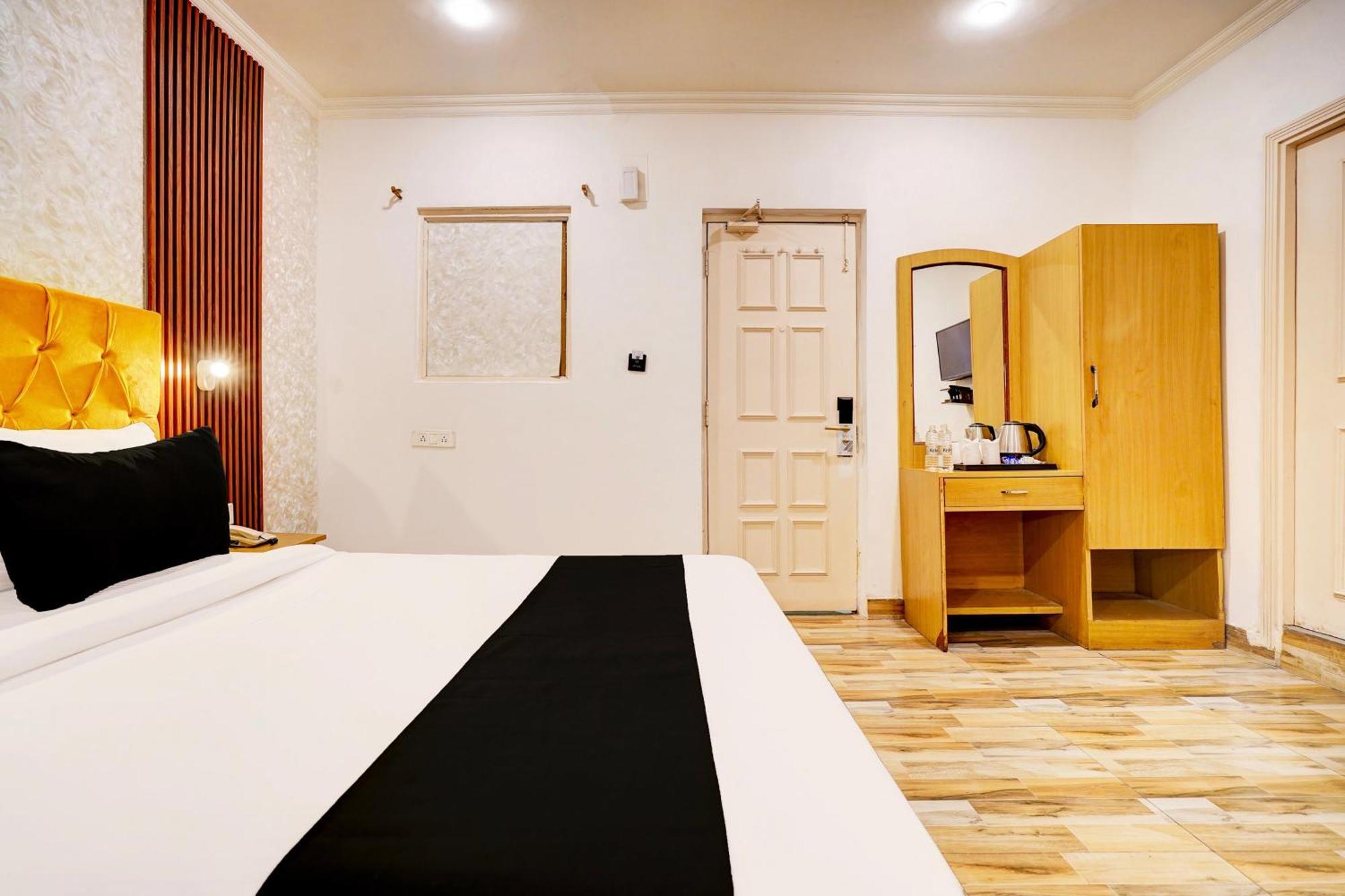 Super Townhouse Jageer Palace Near Mayapuri Chowk Нью-Делі Екстер'єр фото